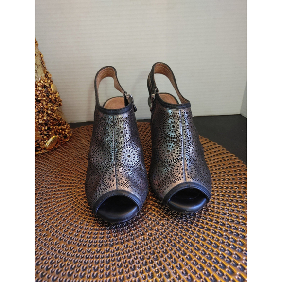 Nurture Slingback Metallic Heels Size 7 - Picture 3 of 6